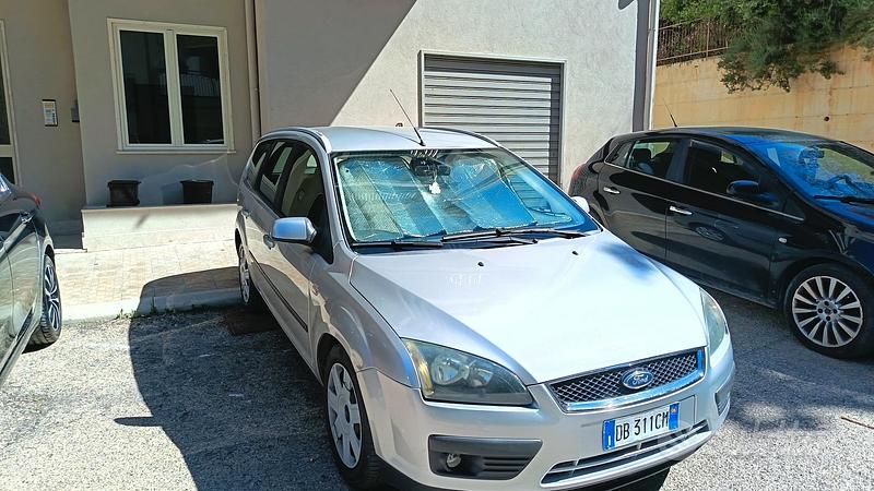 Usata Ford Focus 116 CV (85 kW) 2006 Grigio Station wagon