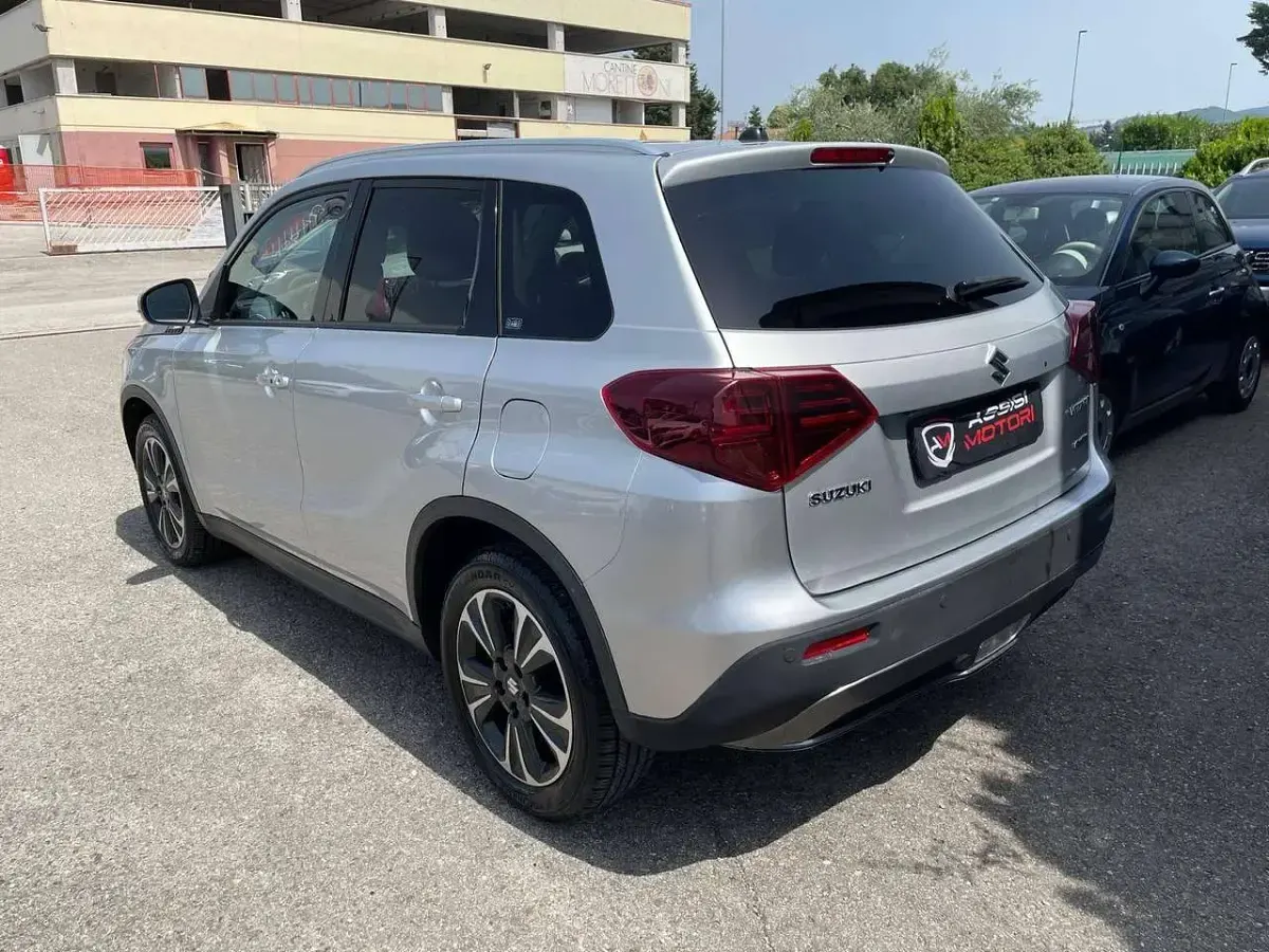 Usata Suzuki Vitara 140 CV (102 kW) 2019 Argento SUV