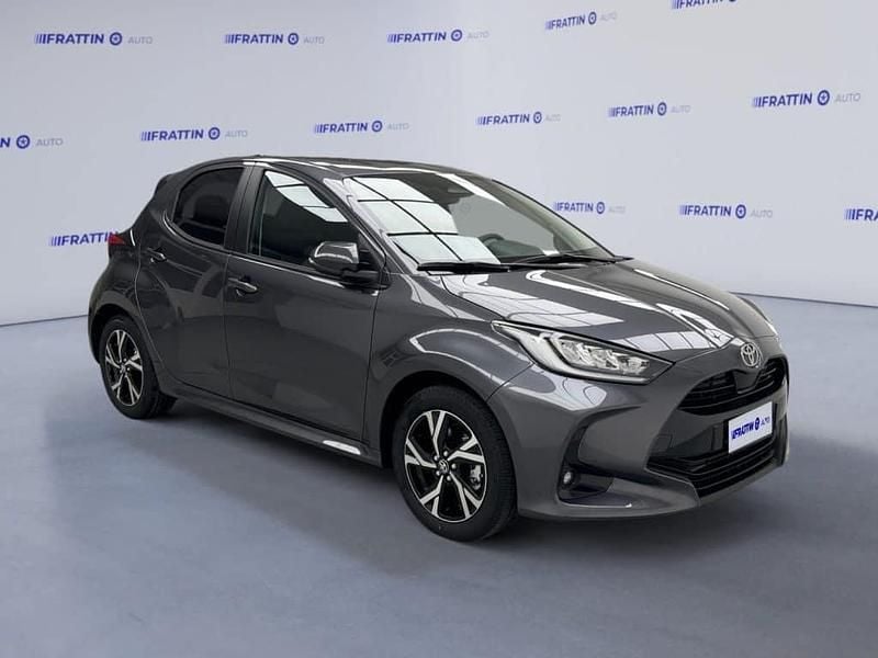 Nuova Toyota Yaris Hybrid Trend 116 CV (85 kW) 2026 Grigio scuro Utilitaria