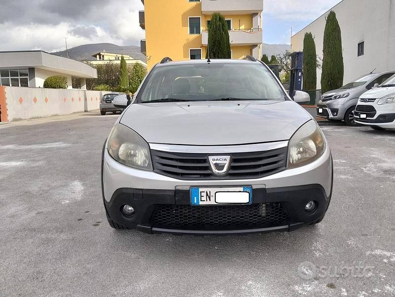Usata Dacia Sandero Stepway 85 CV (62 kW) 2012 Grigio Berlina