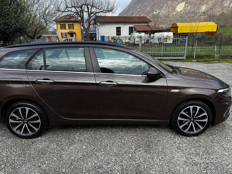 Usata Fiat Tipo Lounge 130 CV (95 kW) 2020 Marrone Station wagon