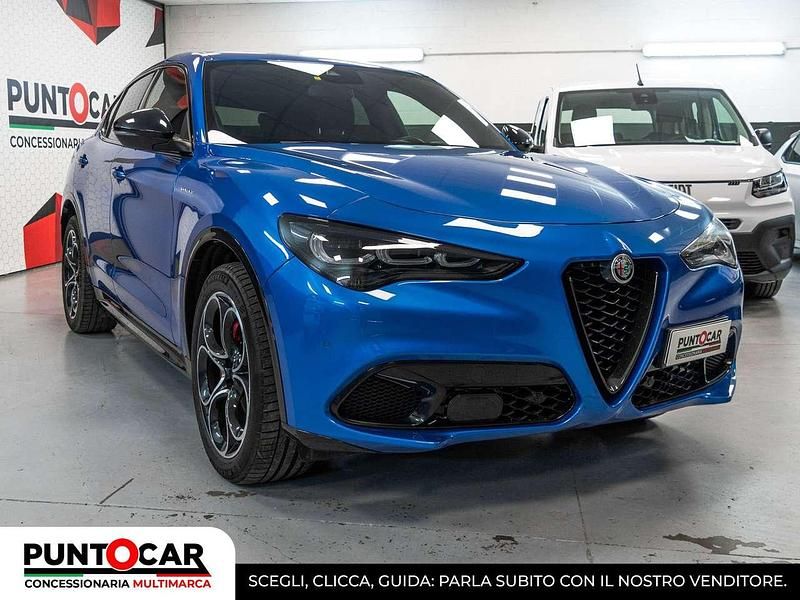 Usata Alfa Romeo Stelvio Veloce 209 CV (153 kW) 2024 Blu/azzurro SUV