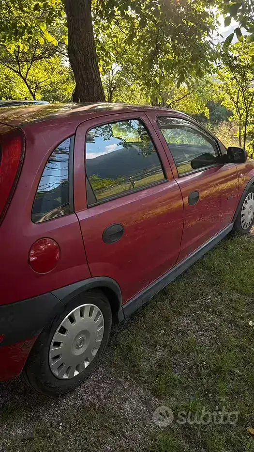 Usata Opel Corsa 58 CV (42 kW) 2002 Rosso Utilitaria