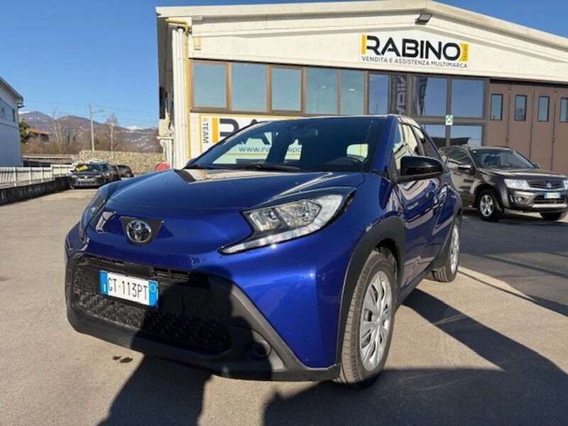 Blu metallizzato Usata 2024 Toyota Aygo X Active SUV | 15.990 € (Cara) - Immagine 1/4