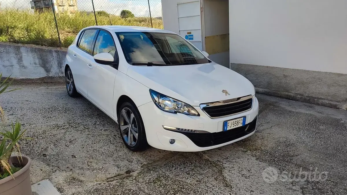 Usata Peugeot 308 GT-line 99 CV (72 kW) 2017 Bianco Berlina