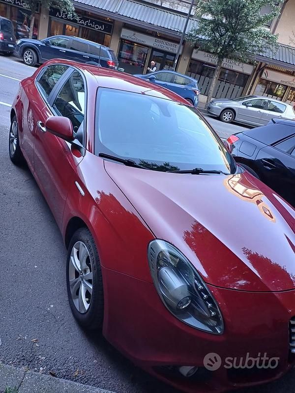 Usata Alfa Romeo Giulietta Progression 120 CV (88 kW) 2015 Rosso Utilitaria