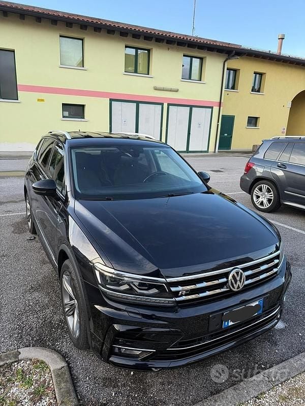 Usata VW Tiguan R-line 150 CV (110 kW) 2018 Nero SUV