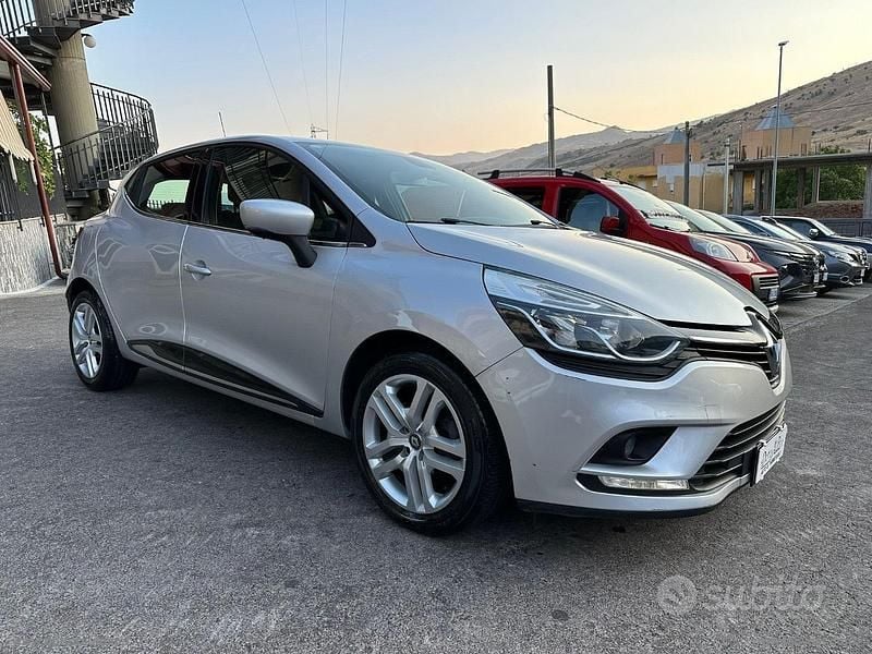 Usata Renault Clio IV Business 75 CV (55 kW) 2018 Argento Berlina