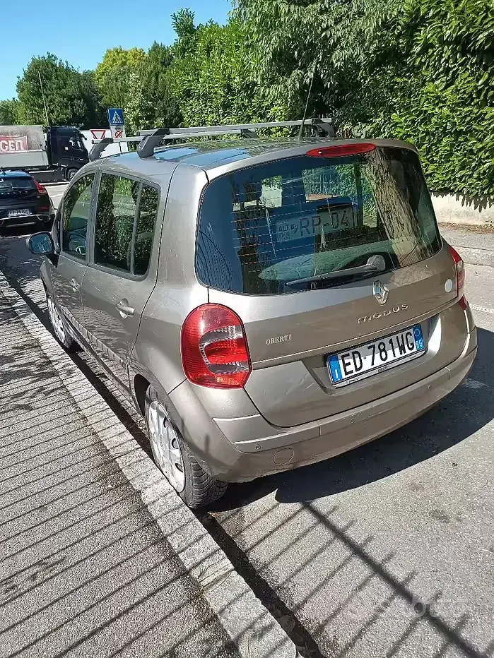 Usata Renault Modus 101 CV (74 kW) 2010 Grigio Monovolume
