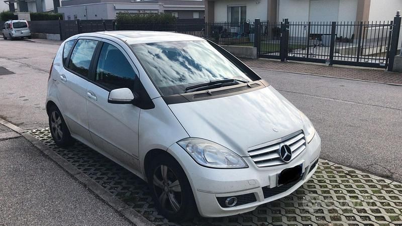 Usata Mercedes A180 Elegance 116 CV (85 kW) 2010 Bianco