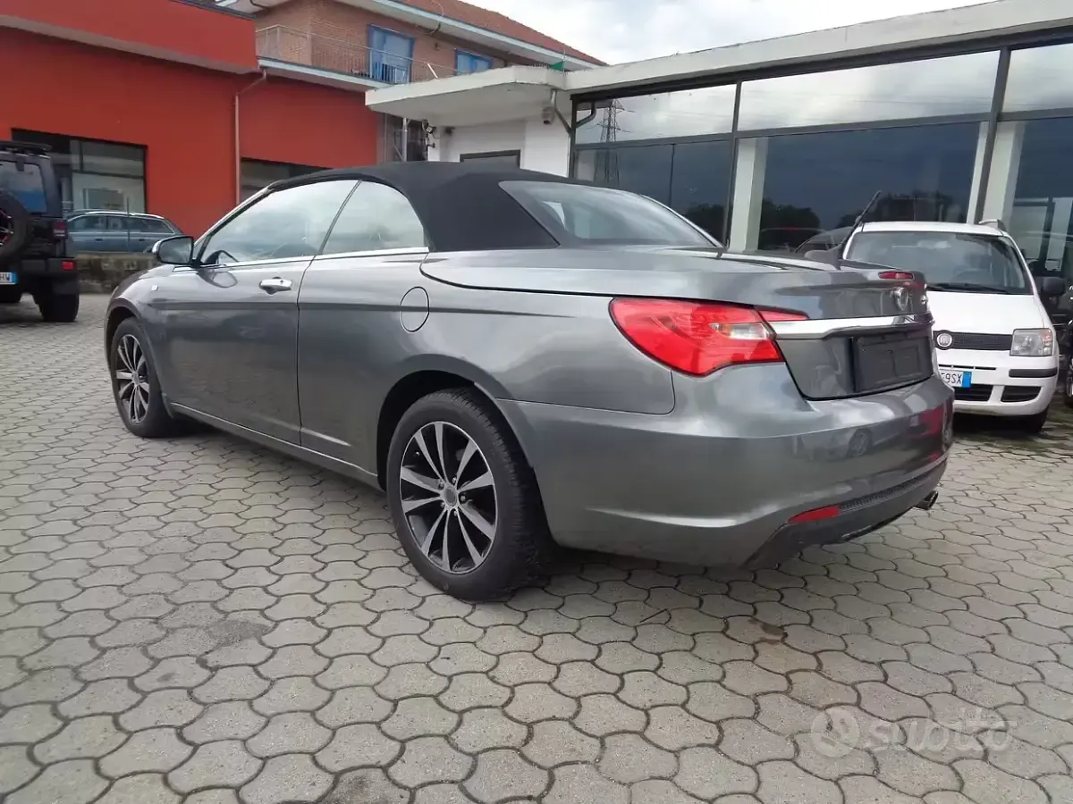 Usata Lancia Flavia 170 CV (125 kW) 2013 Grigio Cabrio