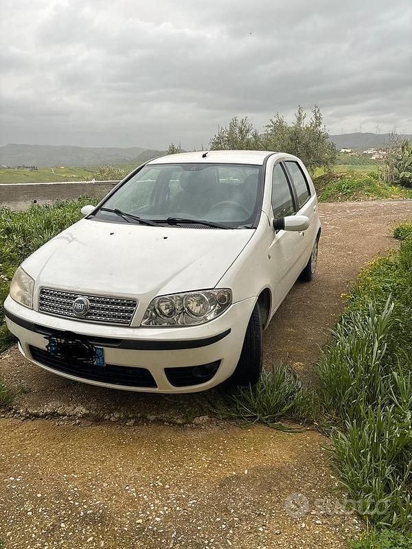 Usata Fiat Punto 69 CV (50 kW) 2007 Bianco Utilitaria