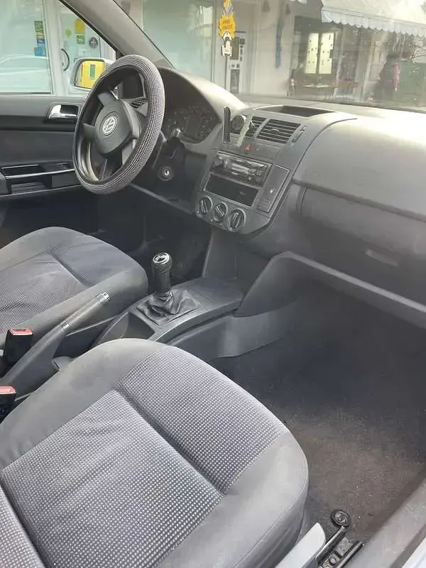 Usata VW Polo Trendline 75 CV (55 kW) 2005 Grigio Utilitaria