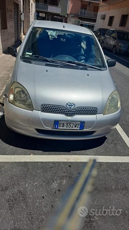 Usata Toyota Yaris 2001 Grigio Utilitaria