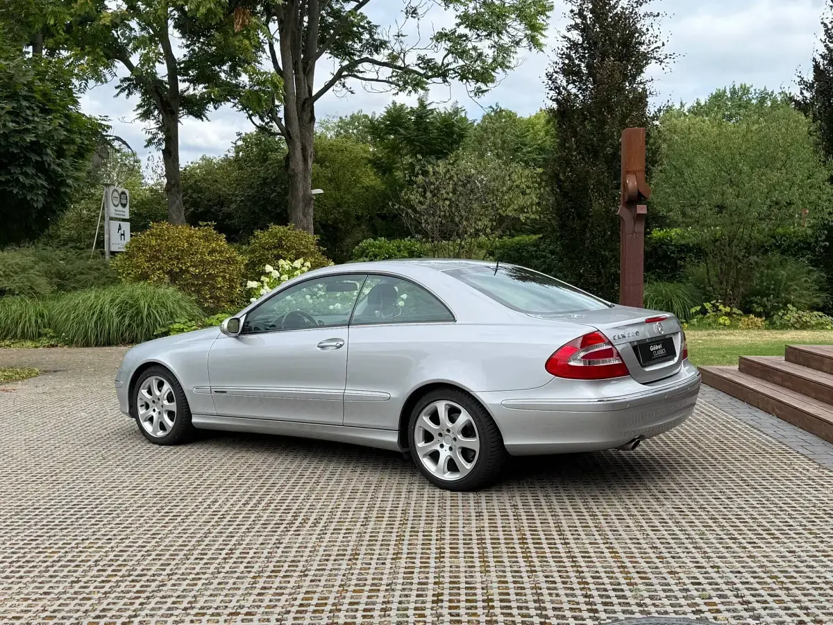 Usata Mercedes CLK320 218 CV (160 kW) 2002 Argento Coupé