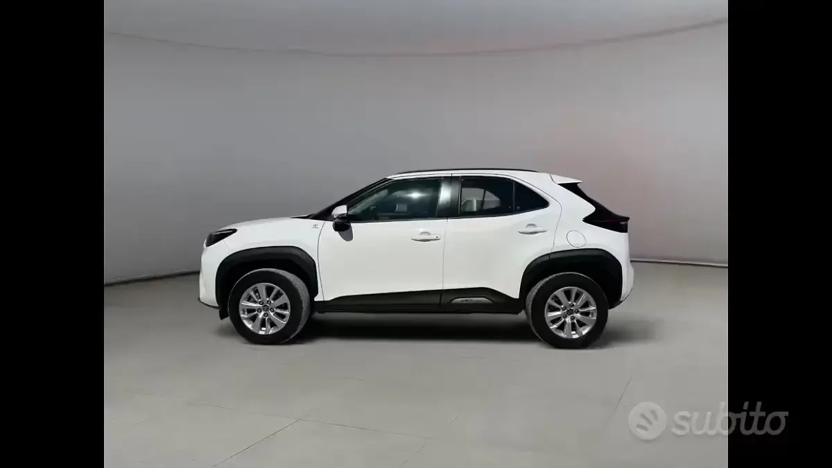 Usata Toyota Yaris Cross Active 116 CV (85 kW) 2025 Bianco SUV