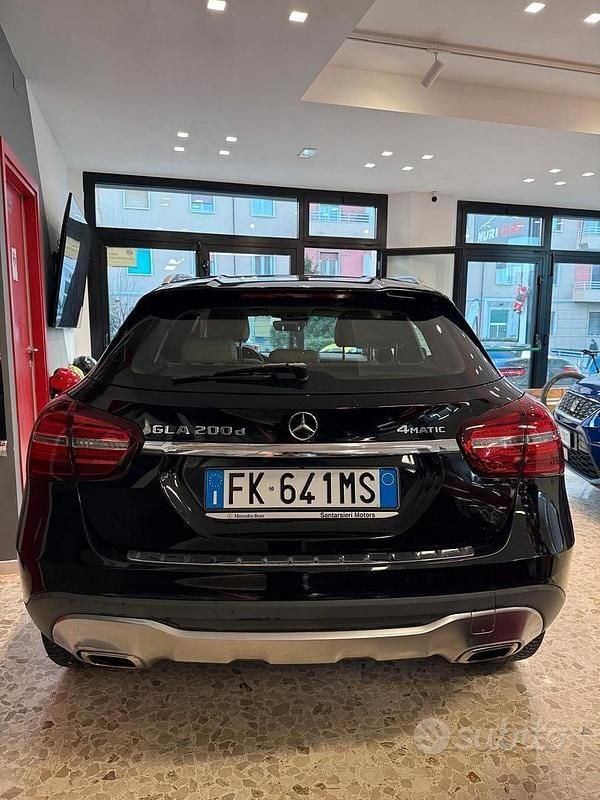 Usata Mercedes GLA200 Premium 185 CV (136 kW) 2017 Nero SUV