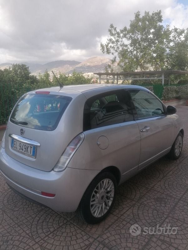 Grigio Usata 2012 Lancia Ypsilon Utilitaria | 3200 € (Super prezzo) - Immagine 1/4