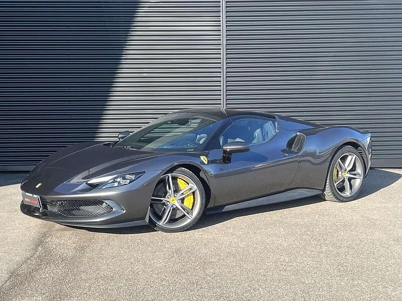 Usata Ferrari 296 829 CV (609 kW) 2024 Grigio Cabrio
