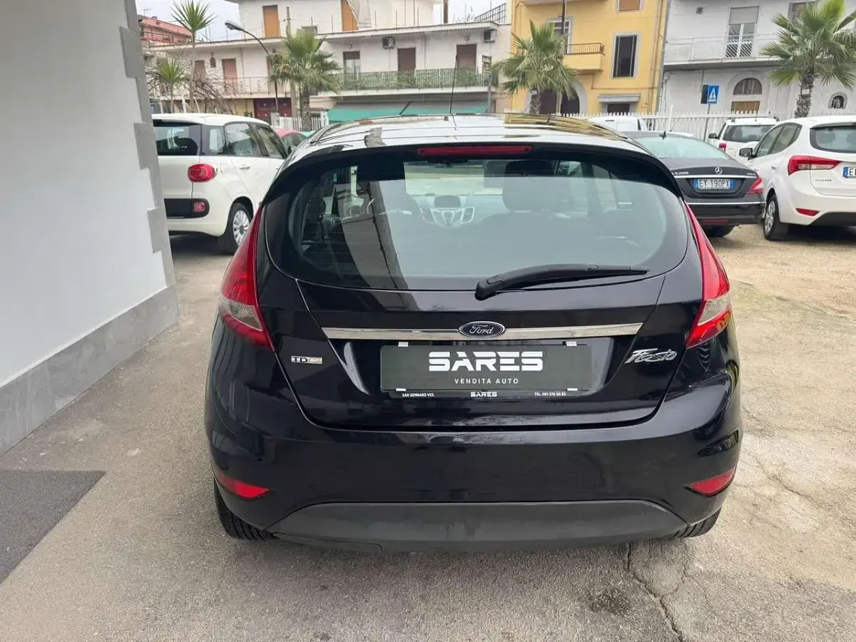 Usata Ford Fiesta Titanium 70 CV (51 kW) 2010 Nero Berlina