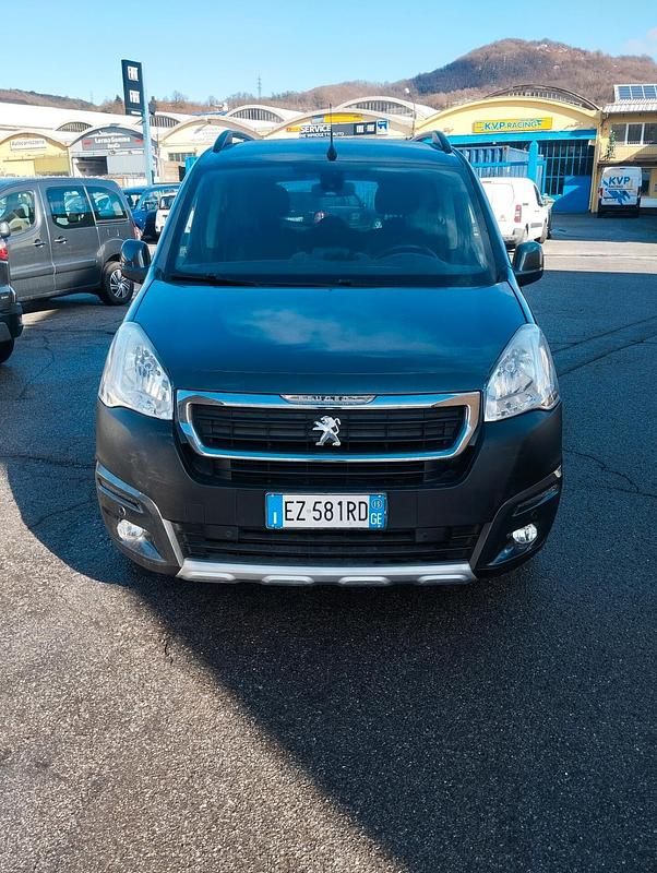 Usata Peugeot Partner Tepee Outdoor 99 CV (72 kW) 2015 Grigio Monovolume