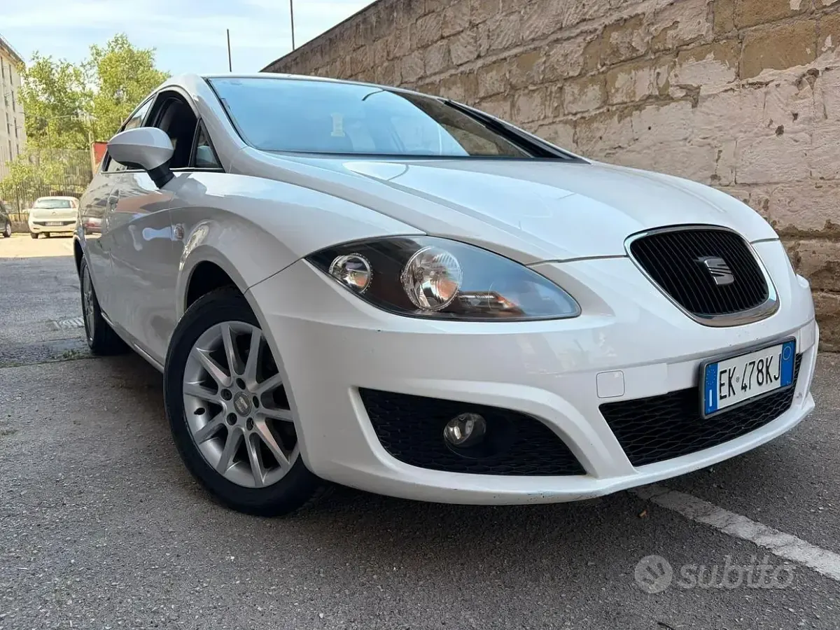 Usata Seat Leon Style 105 CV (77 kW) 2011 Bianco Utilitaria