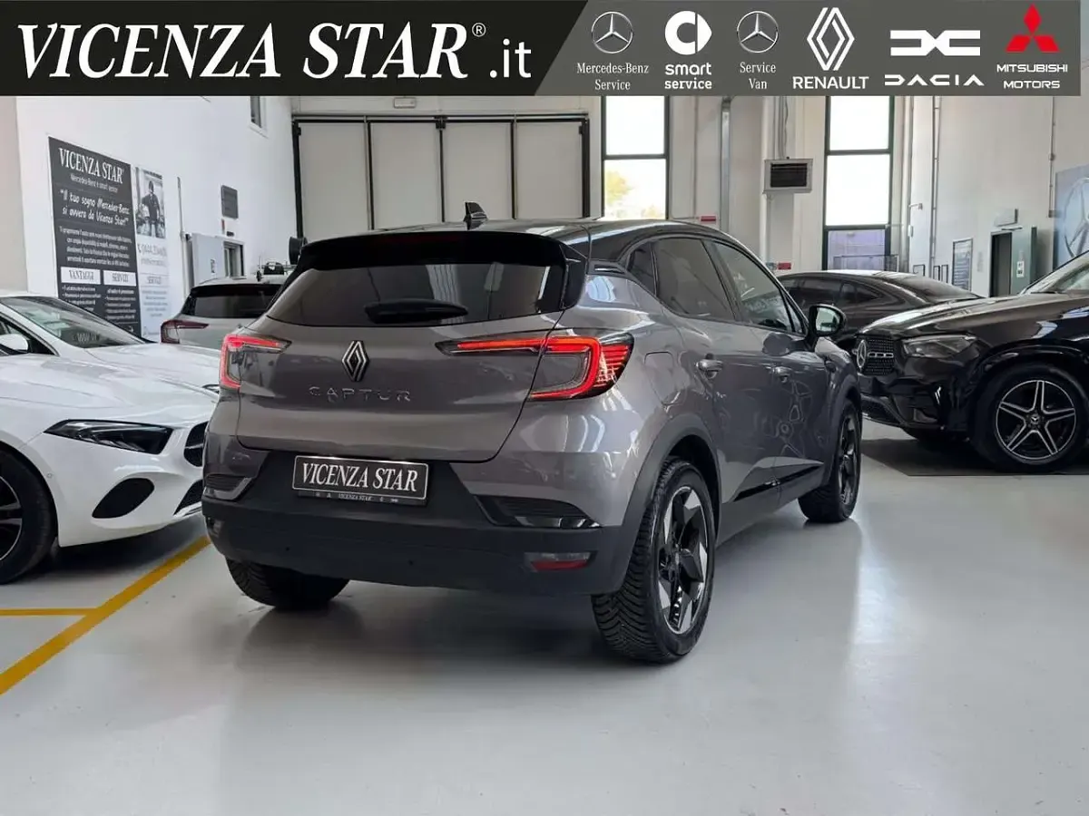 Usata Renault Captur Techno 91 CV (66 kW) 2025 Grigio cassiopea SUV