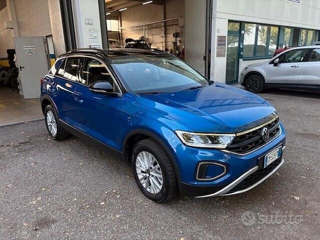 Usata VW T-Roc Style 110 CV (80 kW) 2023 Blu/azzurro SUV