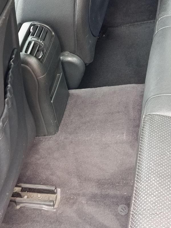 Usata Mercedes 220 Avantgarde 125 CV (91 kW) 2002 Grigio Berlina