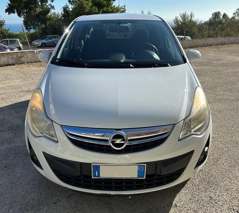 Bianco Usata 2013 Opel Corsa Due volumi | 3800 € (Buon prezzo) - Immagine 1/4