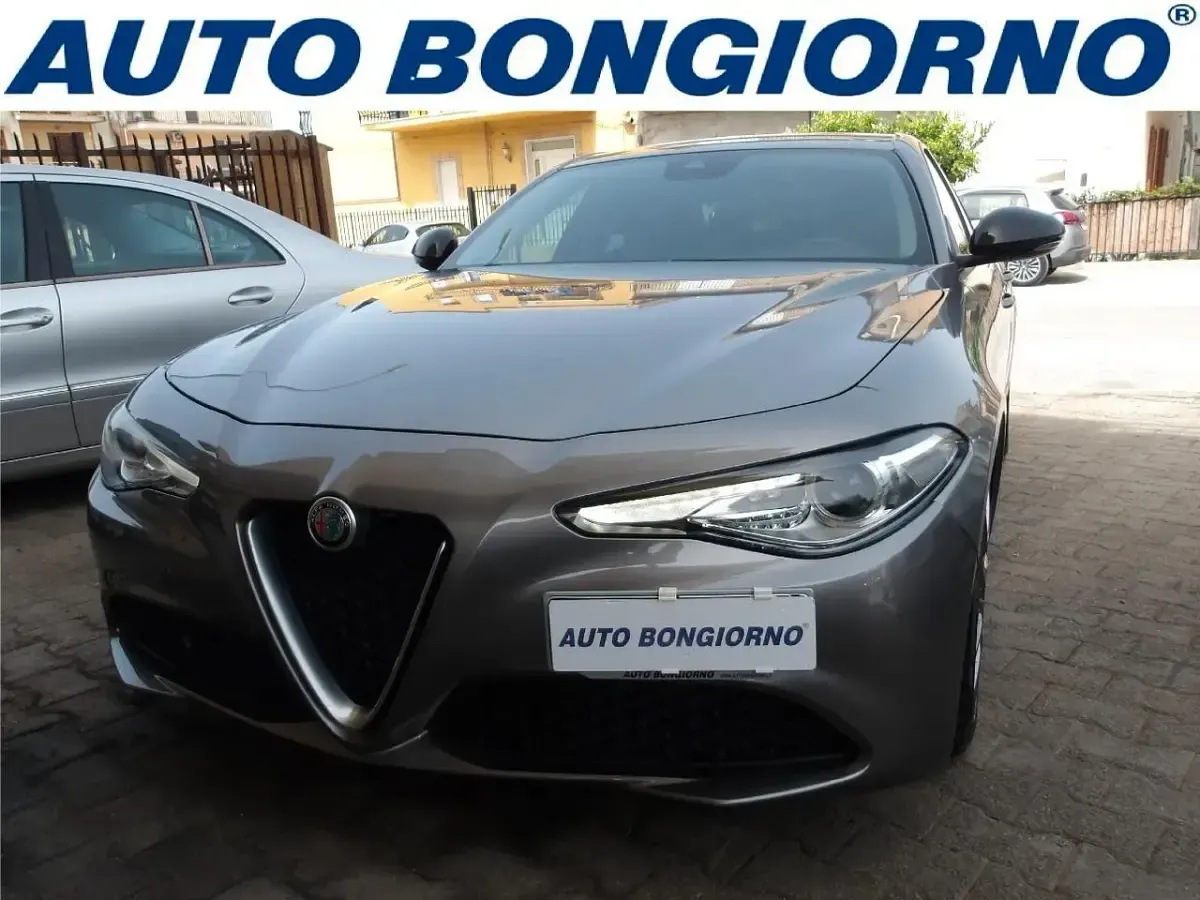 Usata Alfa Romeo Giulia Super 150 CV (110 kW) 2018 Marrone Berlina