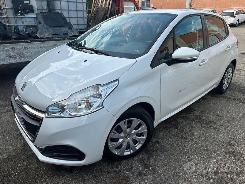 Bianco Usata 2019 Peugeot 208 Business-Line Due volumi | 7890 € (Super prezzo) - Immagine 1/4
