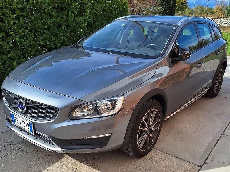 Grigio Usata 2017 Volvo V60 CC Momentum Station wagon | 11.000 € - Immagine 1/4