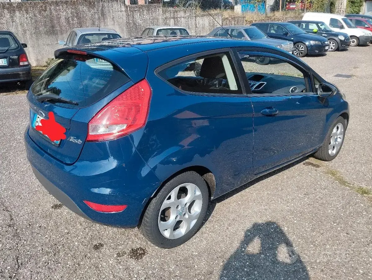 Usata Ford Fiesta 60 CV (44 kW) 2011 Bluazzurro Berlina