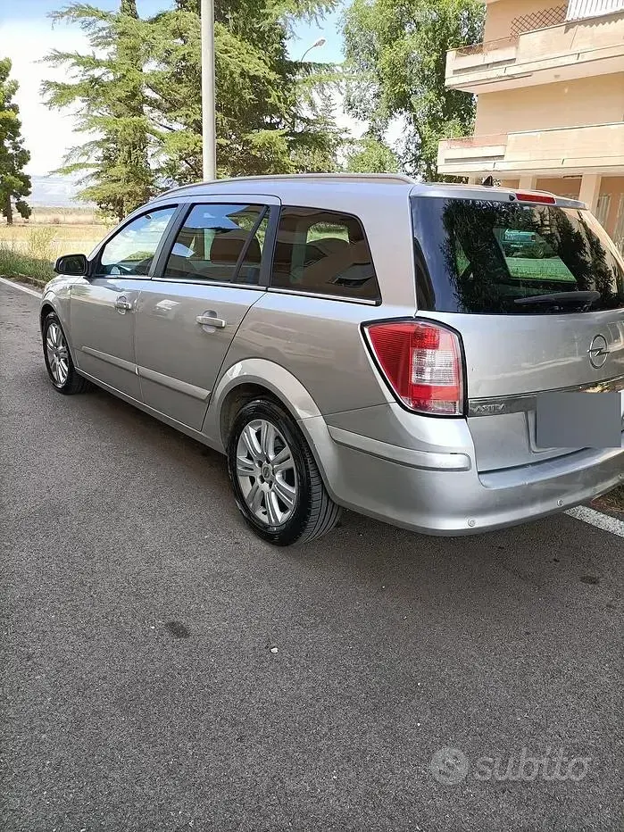 Usata Opel Astra 125 CV (91 kW) 2007 Grigio Station wagon