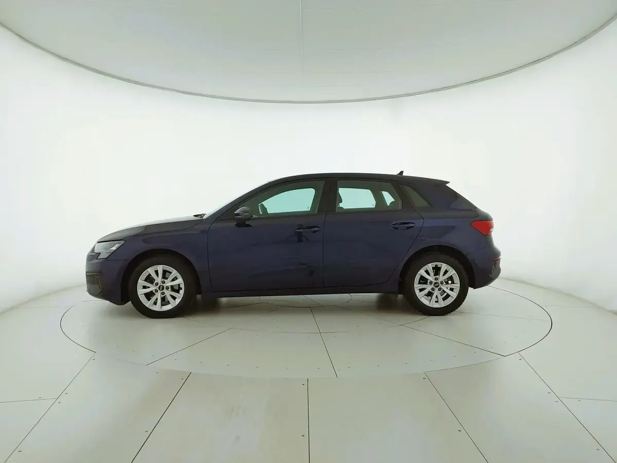 Usata Audi A3 Business 150 CV (110 kW) 2023 Blu navarra metallizzato Berlina