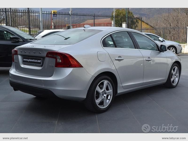 Usata Volvo S60 Momentum 163 CV (119 kW) 2010 Argento Berlina