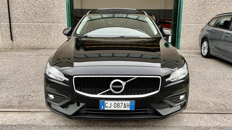 Usata Volvo V60 Business Edition 197 CV (144 kW) 2022 Nero Station wagon