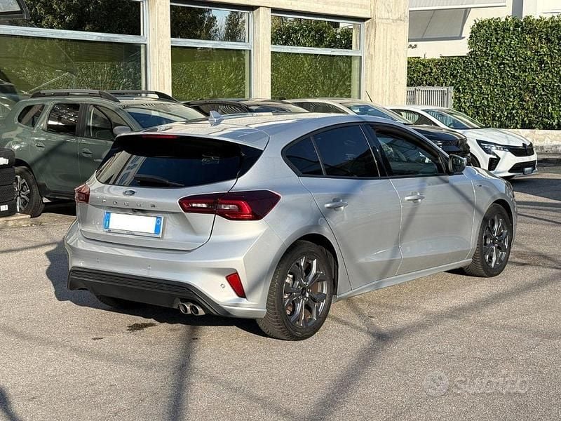 Usata Ford Focus ST-Line 116 CV (85 kW) 2024 Argento metallizzato Berlina