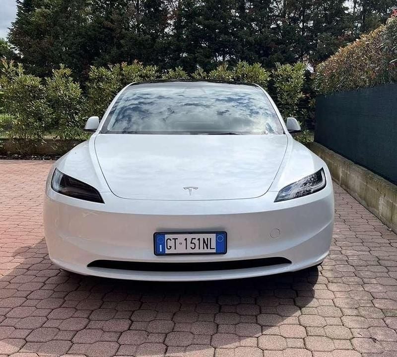 Usata Tesla Model 3 RWD 208 kW (283 CV) 2024 Bianco Berlina