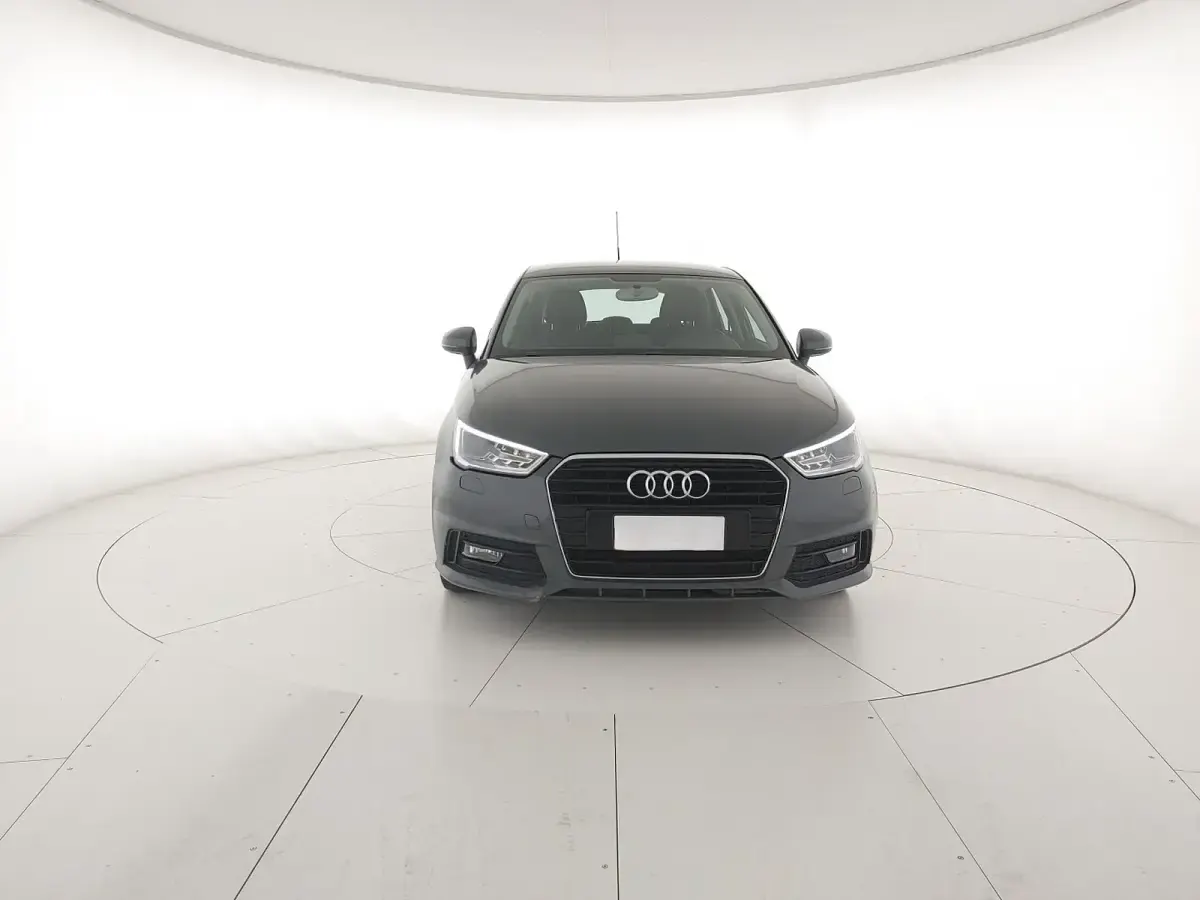 Usata Audi A1 Sportback Admired 95 CV (69 kW) 2018 Grigio atomico metallizzato/nero brillante Utilitaria