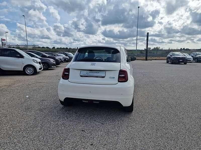 Usata Fiat 500e Icon 86 kW (118 CV) 2022 Bianco Cabrio