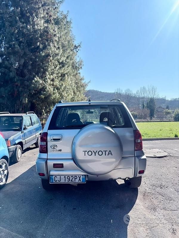Usata Toyota RAV4 2004 Grigio SUV