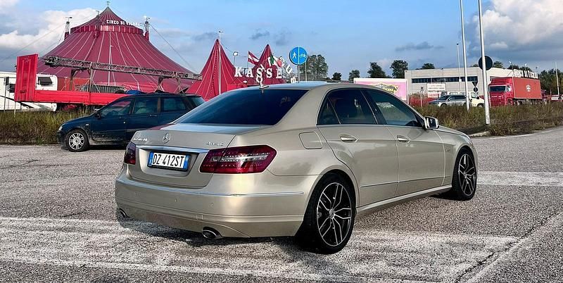 Usata Mercedes E350 Elegance 231 CV (169 kW) 2010 Giallo Berlina