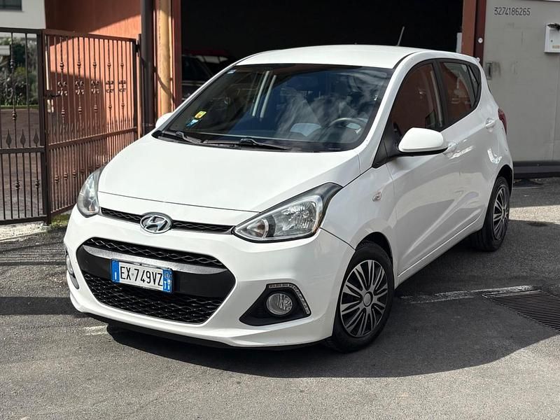 Usata Hyundai i10 Edition 66 CV (48 kW) 2015 Bianco Utilitaria