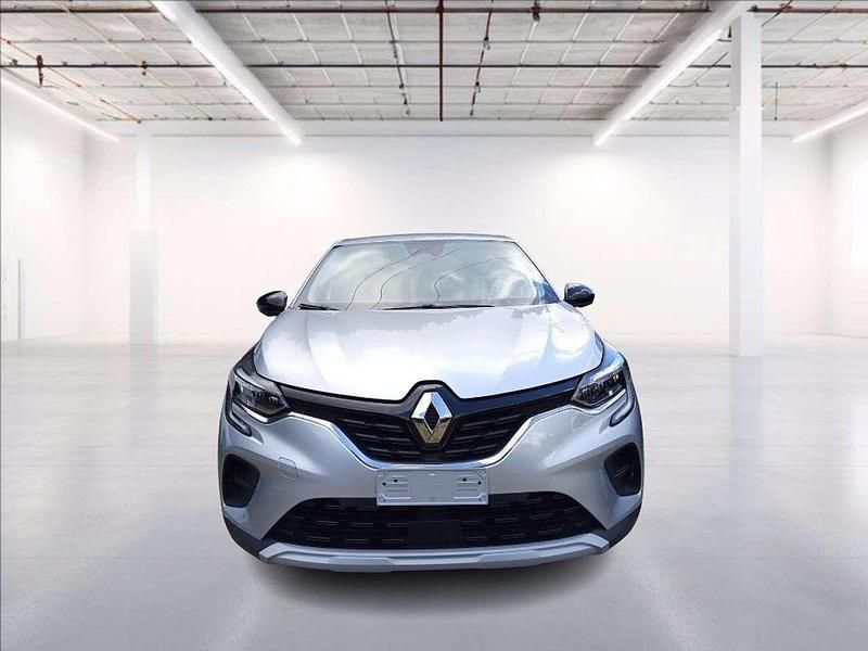 Usata Renault Captur Business 101 CV (74 kW) 2022 Argento metallizzato SUV