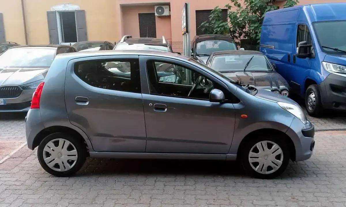 Usata Nissan Pixo 68 CV (50 kW) 2010 Grigio Utilitaria