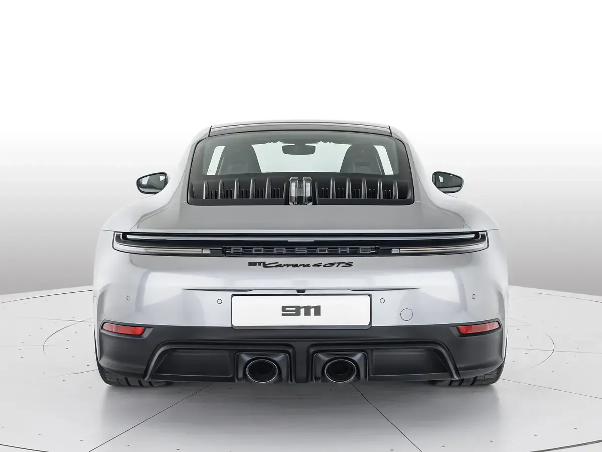 Nuova Porsche 911 Carrera 4 GTS 2026 Argento gt metallizzato Coupé