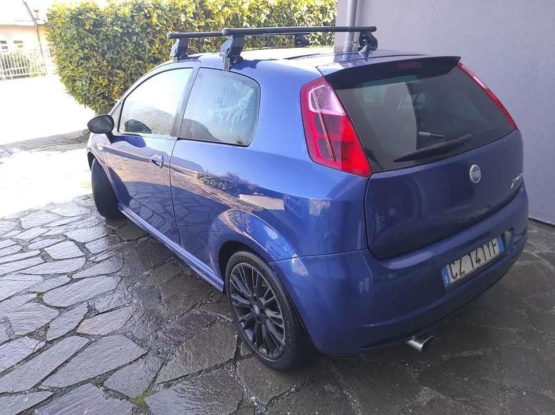 Usata Fiat Grande Punto Sport 131 CV (96 kW) 2006 Blu/azzurro Utilitaria