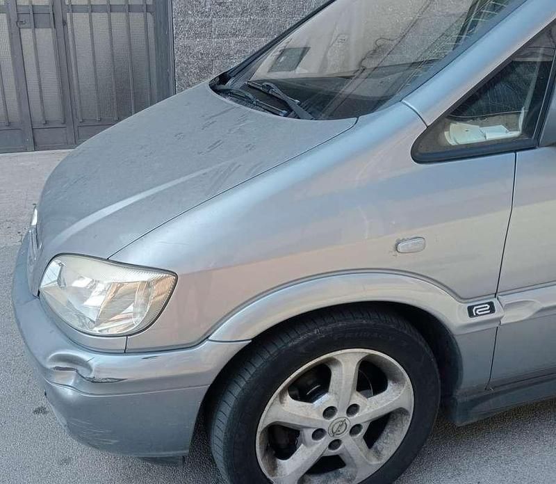 Usata 2004 Opel Zafira Comfort Monovolume | 700 € (Ottimo prezzo) - Immagine 1/4